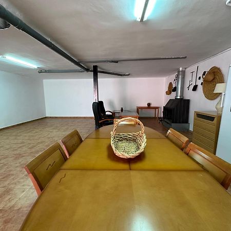 Casa Grande De Tres Plantas Con Parking Gratis Villa Linares  Bagian luar foto