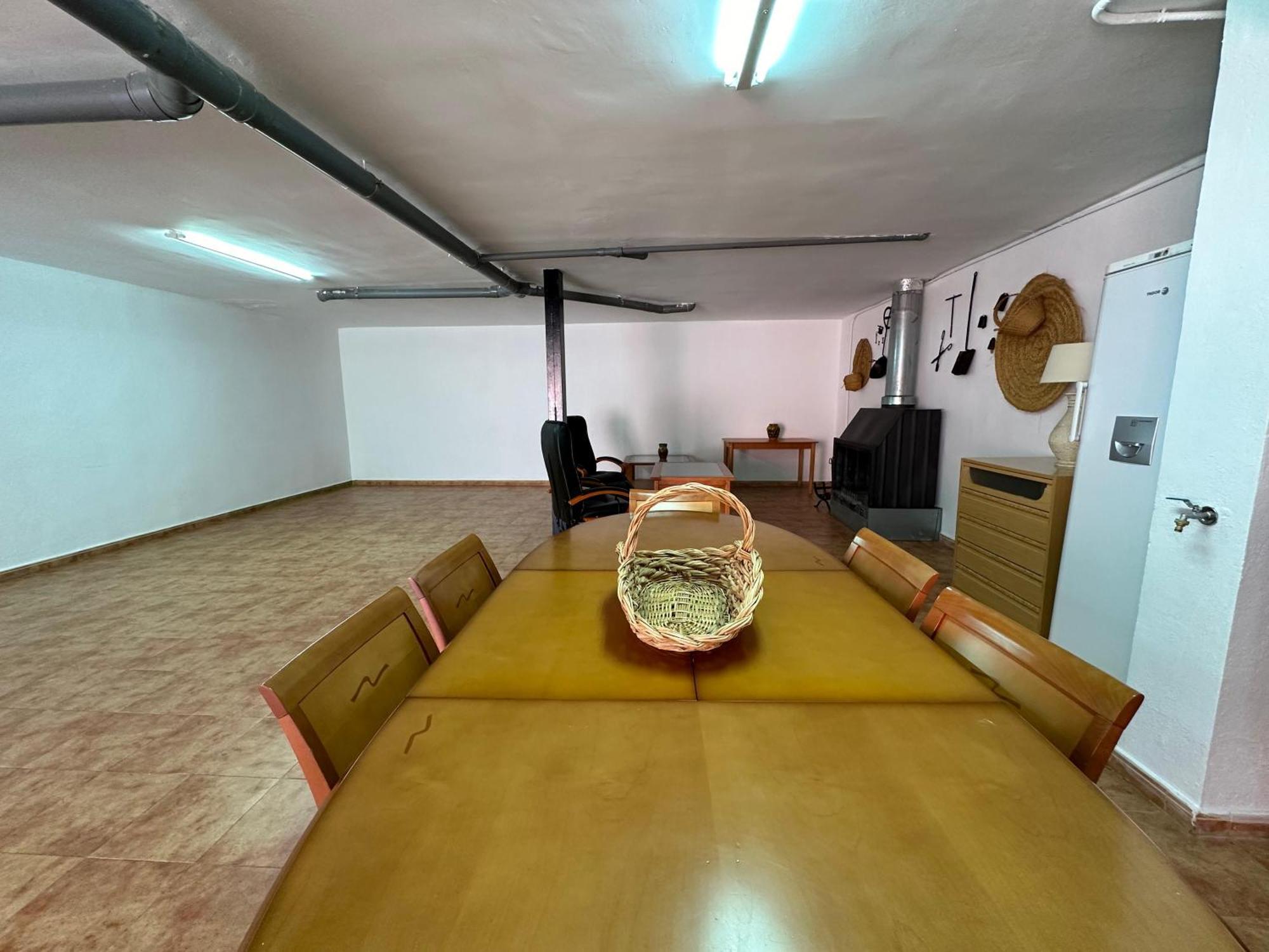 Casa Grande De Tres Plantas Con Parking Gratis Villa Linares  Bagian luar foto
