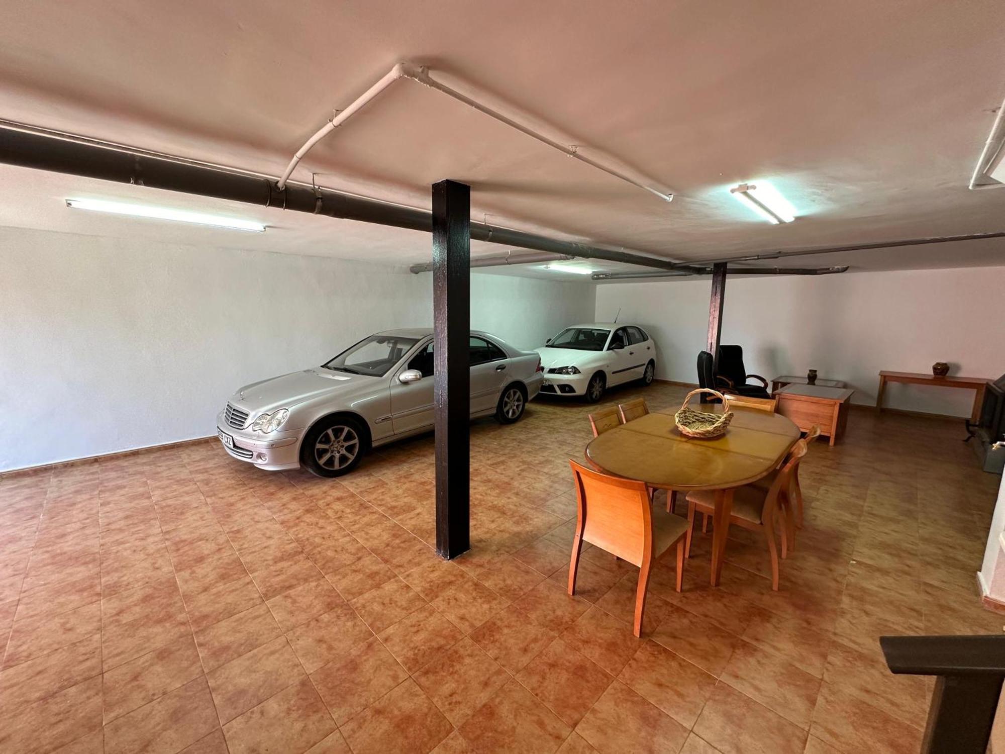 Casa Grande De Tres Plantas Con Parking Gratis Villa Linares  Bagian luar foto