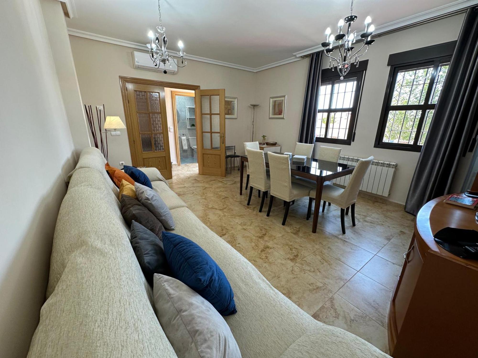 Casa Grande De Tres Plantas Con Parking Gratis Villa Linares  Bagian luar foto