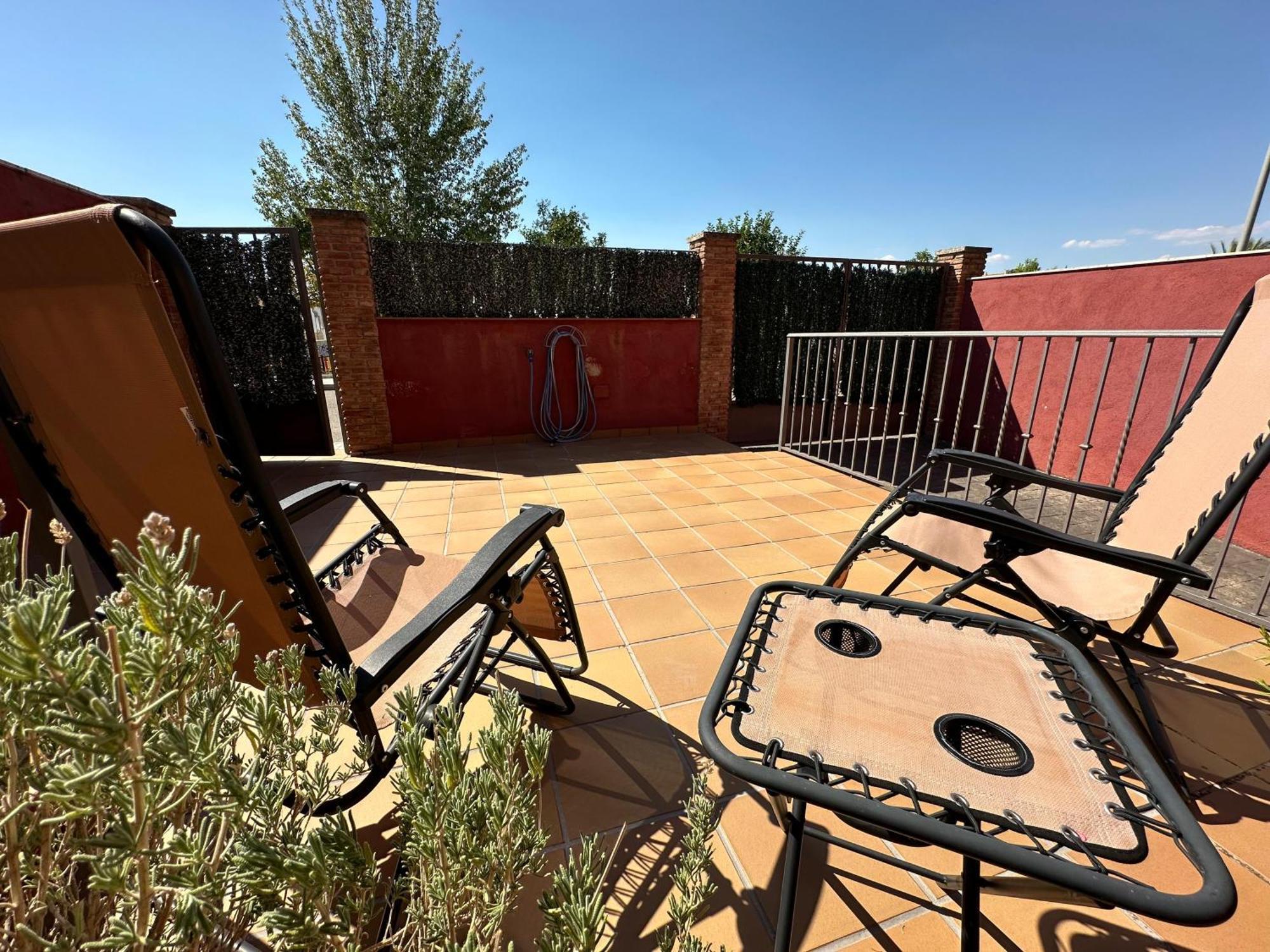 Casa Grande De Tres Plantas Con Parking Gratis Villa Linares  Bagian luar foto