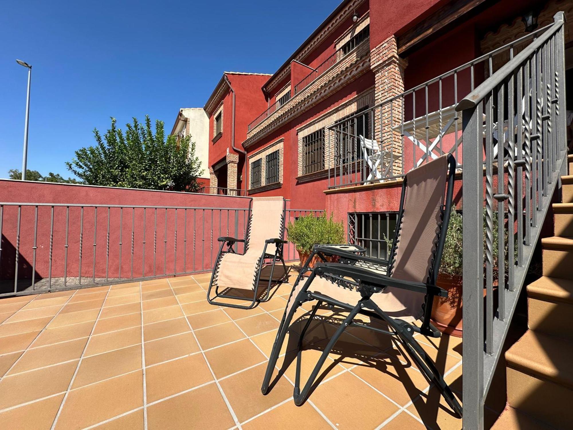 Casa Grande De Tres Plantas Con Parking Gratis Villa Linares  Bagian luar foto
